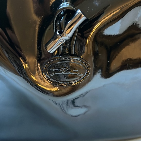 Longchamp patent leather hobo in black - Picture 2 of 12